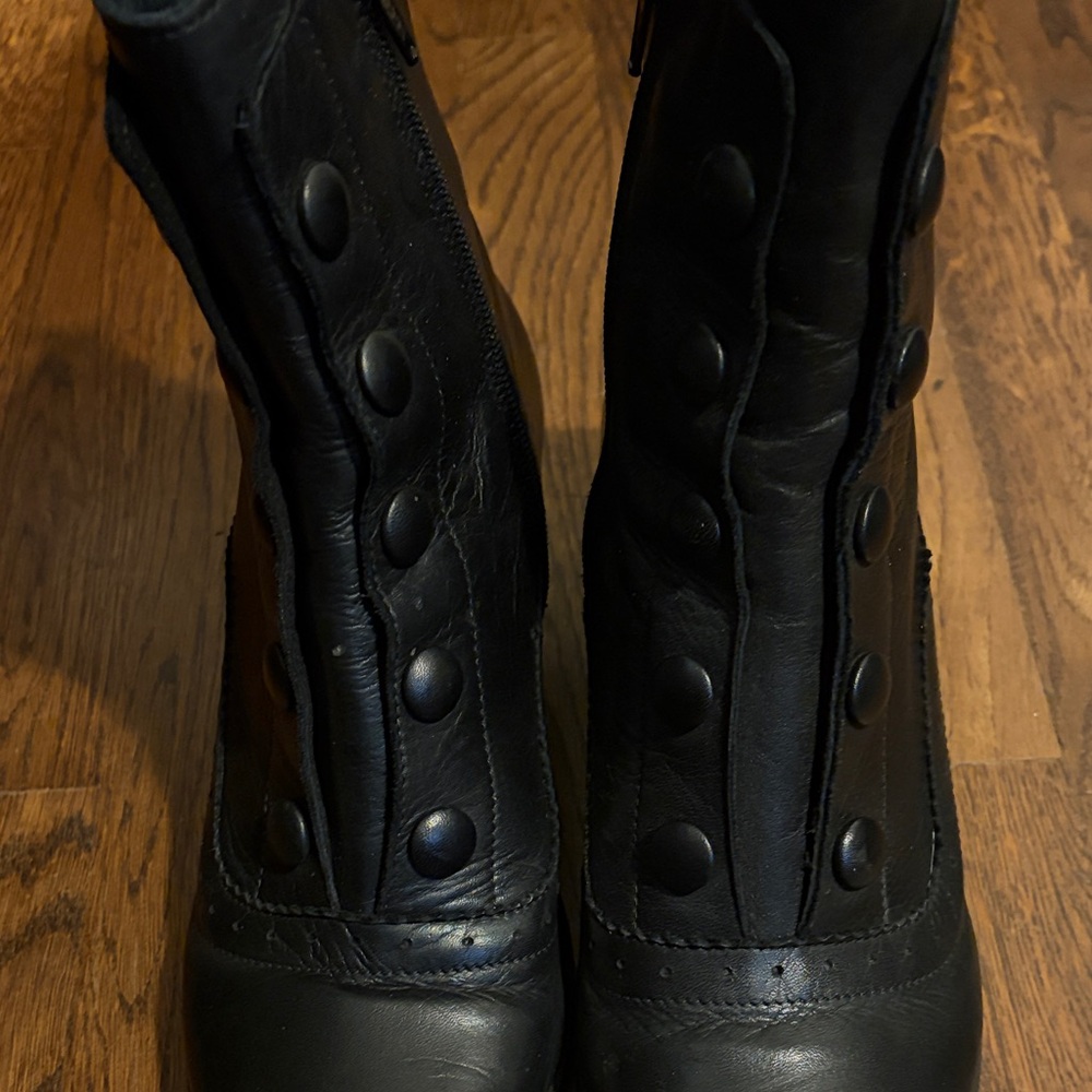 Miz Mooz Black Leather Jozie Ankle Boots with button detail, size 39 (us 8.5) - Picture 7 of 12
